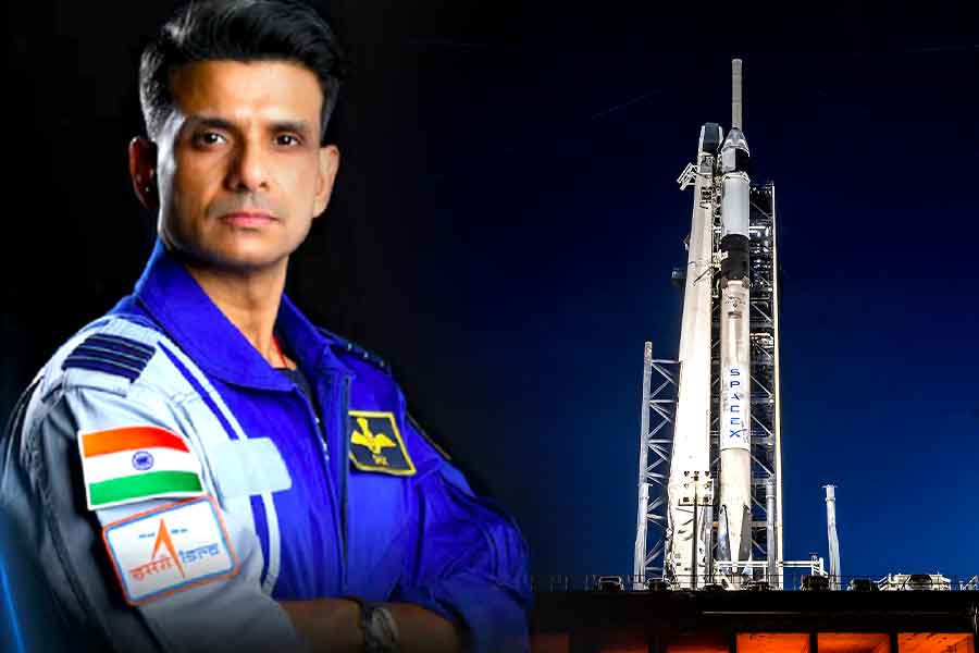 পিছিয়ে গেল শুভাংশুদের ব্যোমযাত্রা