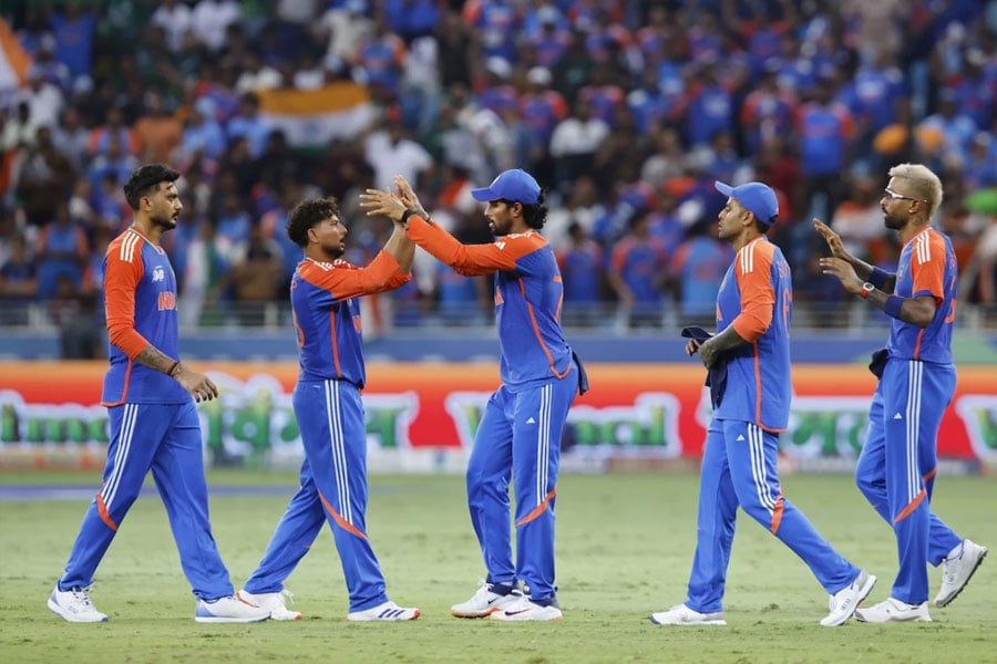 কুলদীপ-সূর্যর গোলাবারুদে ছারখার সলমন আঘার দল