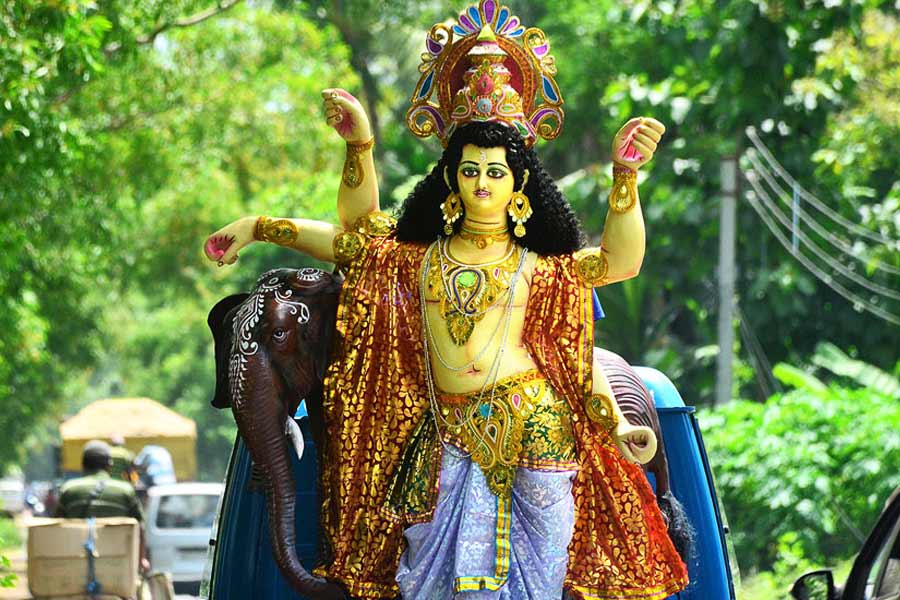 আজ বিশ্বকর্মা পূজা