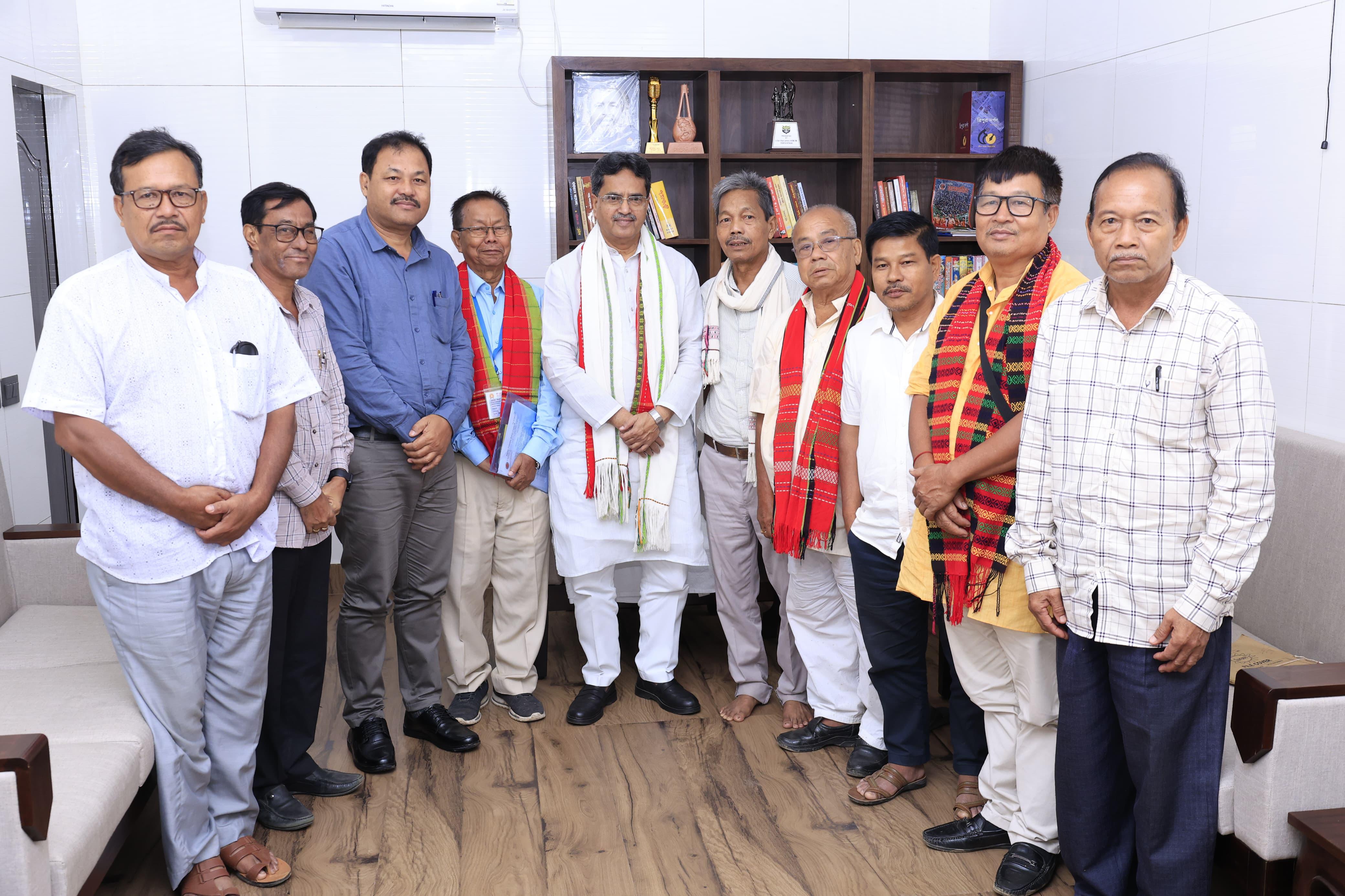 মুখ্যমন্ত্রী অধ্যাপক ডাঃ মানিক সাহার সাথে সাক্ষাৎ মুখ্যমন্ত্রী অধ্যাপক ডাঃ মানিক সাহার সাথে সাক্ষাৎ